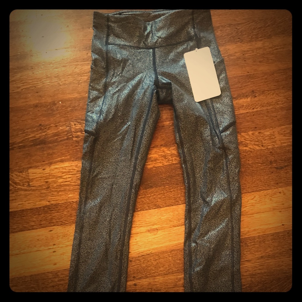 NWT metallic high waist lulu tights sz 2 SOLD OUT!